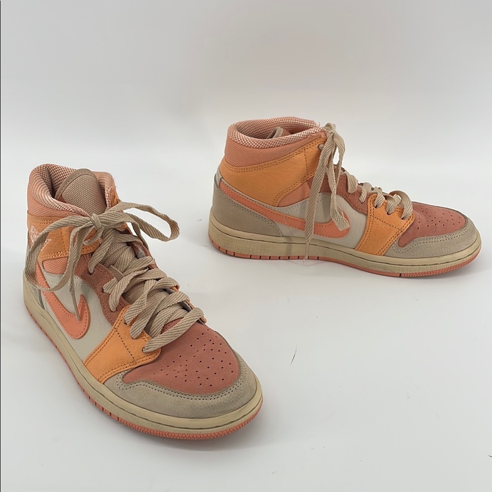 Nike Air Jordan 1 Mid in Apricot 6.5 S39